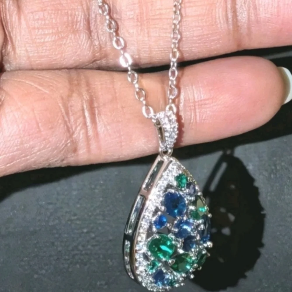 Elegant Silvery Pave Dazzling Green/blue Sapphire Pendant Teardrop Necklace 18